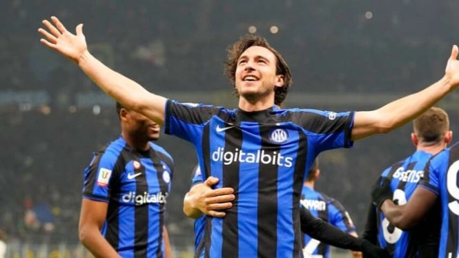 Pemain Inter Milan Matteo Darmian rayakan gol