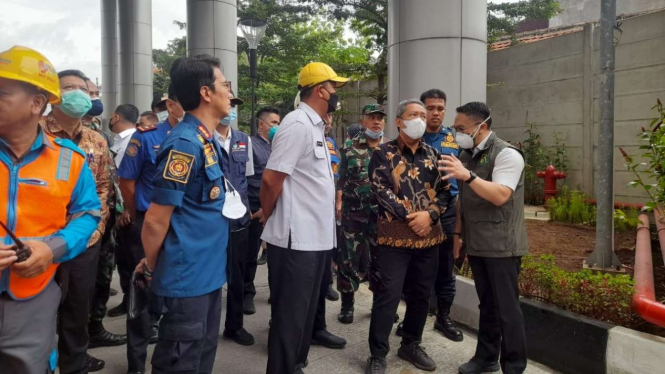 Wali Kota Bandung Yana Mulyana di lokasi kebakaran RSUD Bandung Kiwari.