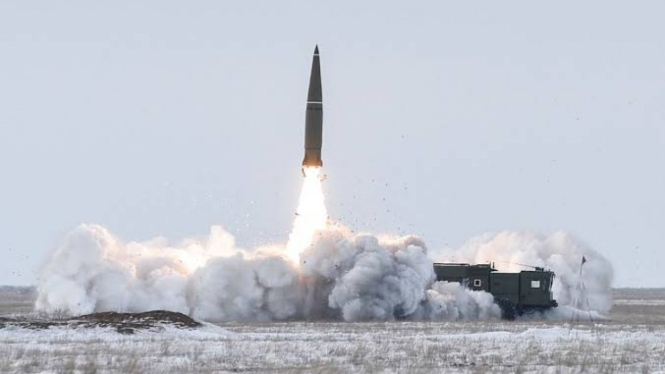 VIVA Militer: Serangan rudal balistik 9K720 Iskander militer Rusia