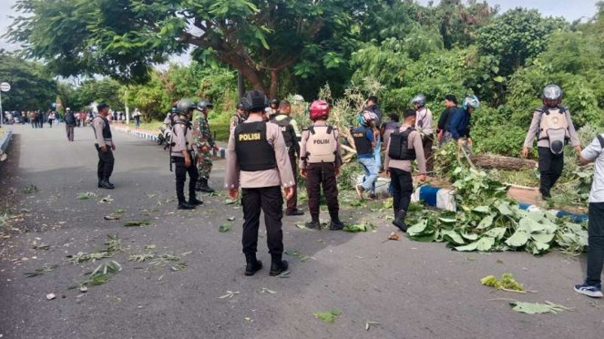 Bentrok warga di Tual, Maluku Bentrok warga di Tual, Maluku