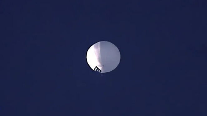 Balon mata-mata terlacak terbang di langit Amerika Serikat.