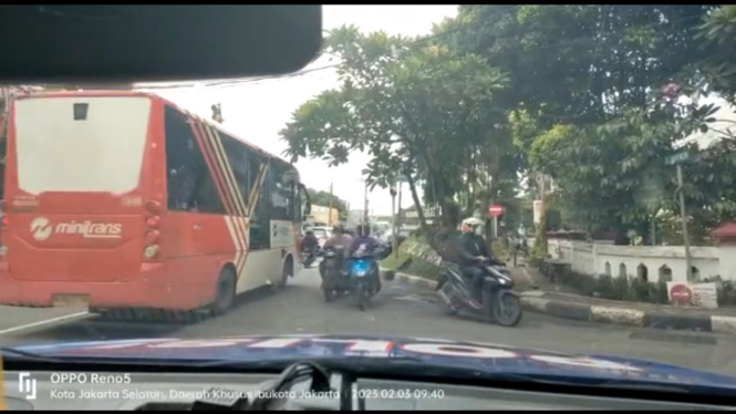 VIVA Otomotif: Pelanggaran lalu lintas terekam kamera ETLE Mobile