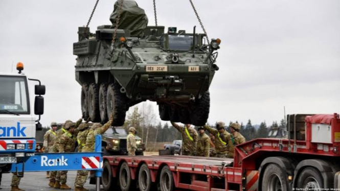 VIVA Militer: Kiriman kendaraan lapis baja Amerika Serikat ke Ukraina