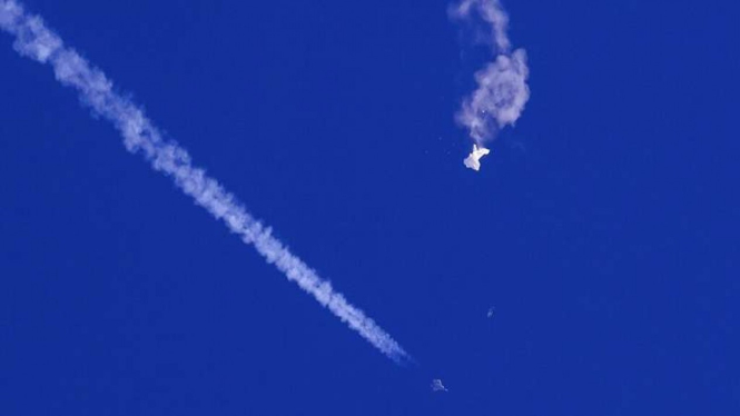 Jet tempur AS menembak jatuh balon mata-mata China di perairan Carolina, AS