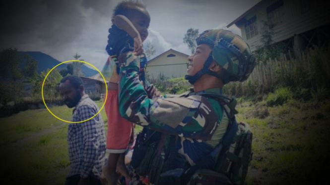 VIVA Militer: Pasukan Yonif Para Raider 305/Tengkorak di Kampung Titigi.