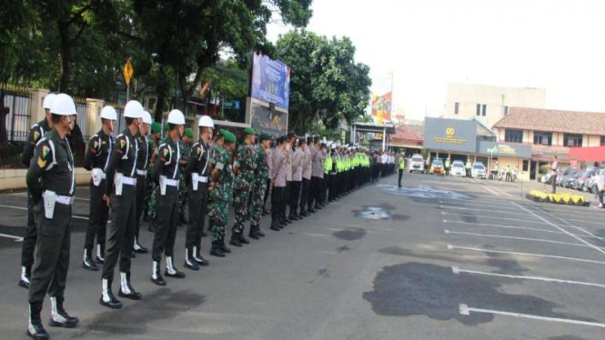 Petugas gabungan operasi keselamatan jaya 2023 saat menggelar apel di Tangerang.