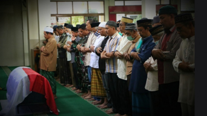 VIVA Militer: Prosesi pemakaman militer almarhum Marsma TNI Pakki Malik.