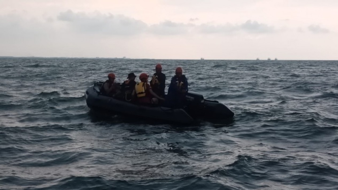 Tim SAR Jateng di sebuah upaya pencarian di laut.
