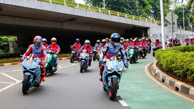 Pembalap Gresini Alex Marquez keliling Jakarta