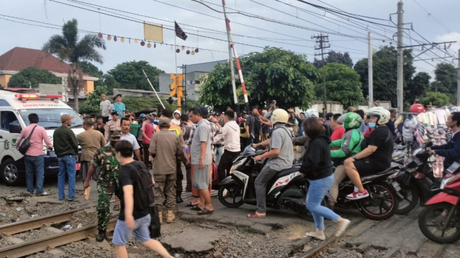 Lokasi kecelakaan pengendara motor ditabrak kereta di Tambora