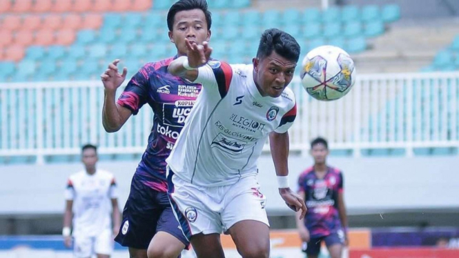 Dedik Setiawan saat RANS Nusantara FC vs Arema FC