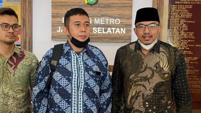 Tiga karyawan laporkan bosnya atas dugaan penggelapan ijazah