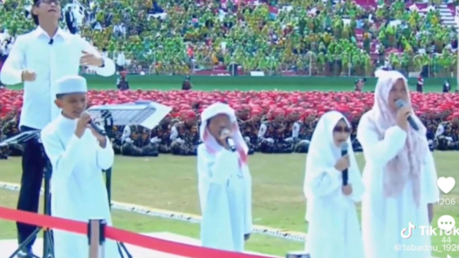 Empat anak lantunkan sholawat merdua di puncak 1 abad NU