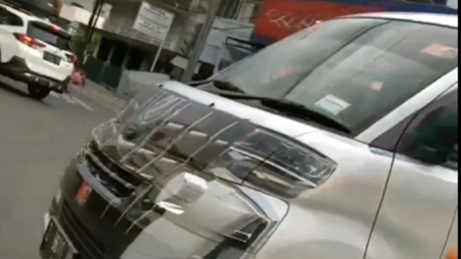 VIVA Otomotif: Modifikasi mobil Daihatsu Gran Max mirip Toyota Alphard