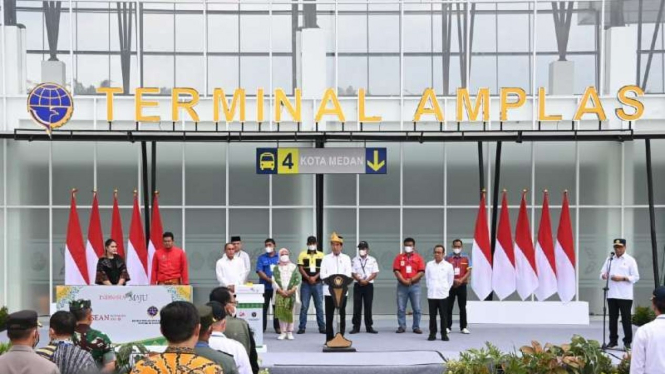 Presiden Jokowi Resmikan Terminal Amplas Medan.