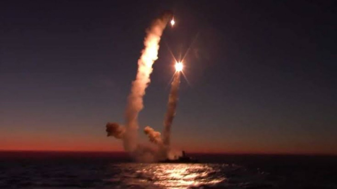VIVA Militer: Peluncuran rudal hipersonik 3M-54 Kalibr militer Rusia