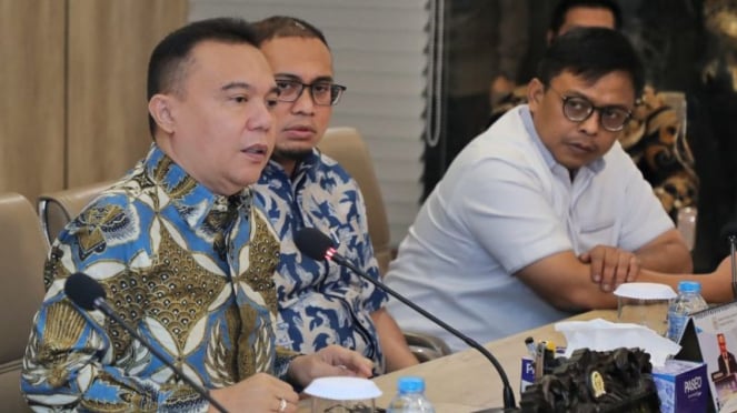 Wakil Ketua DPR RI Sufmi Dasco Ahmad (kiri).