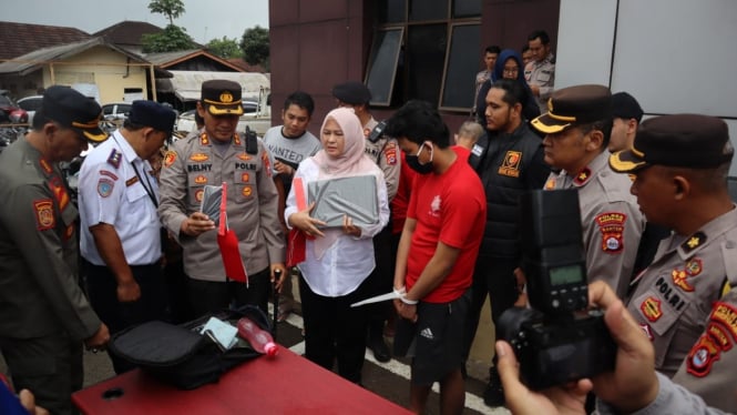 Riko Arizka, pelaku pembunuhan Elisa Siti Mulyani ditahan polisi.