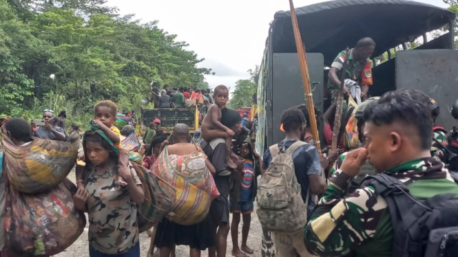 Masyarakat Paro, Nduga dievakuasi oleh tim gabungan TNI-Polri.