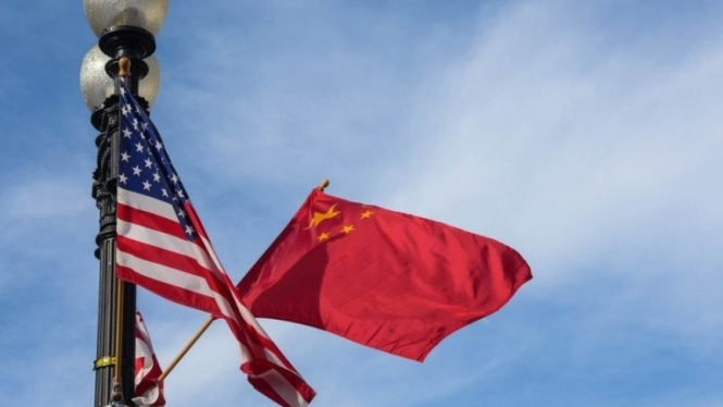 Ilustrasi bendera Amerika Serikat (AS) dan China