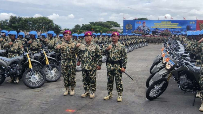 VIVA Militer: Menhan Prabowo serahkan Alpanhan ke Marinir TNI AL