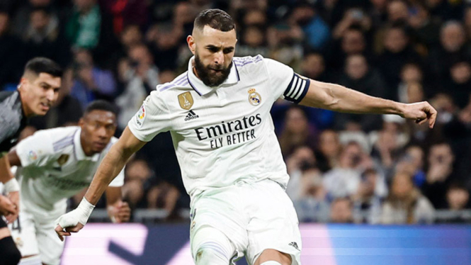 Aksi Karim Benzema saat hadapi Elche