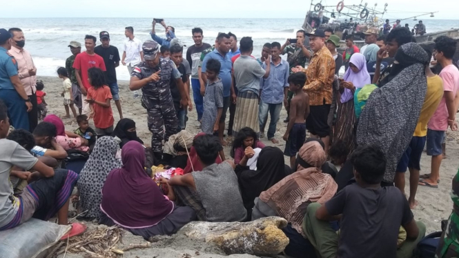 Pengungsi Rohingya yang mendarat di pesisir Aceh Besar