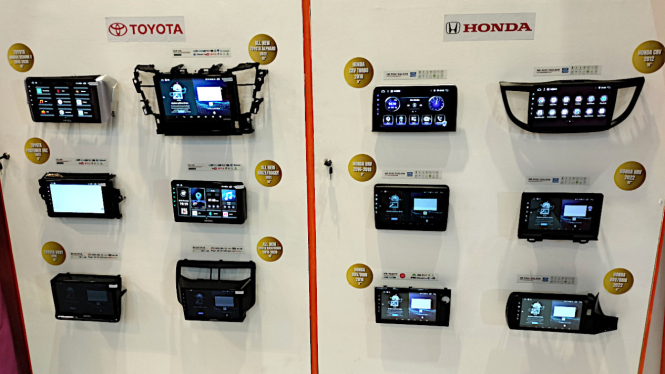 VIVA Otomotif: Head unit mobil merek Asuka di pameran IIMS 2023