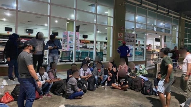 Departemen Imigrasi Malaysia (JIM) menahan 63 WNI yang diduga masuk secara ilegal ke Malaysia dalam Operasi Kenyalang di Bintulu, Sarawak.