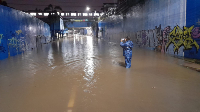 Banjir di underpass Duren Jaya Bekasi Timur, Bekasi, Jawa Barat 