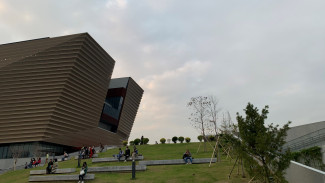Rekomendasi Tempat Nongkrong di Hong Kong, Arsitektur Unik - Langit Dihias Borealis
