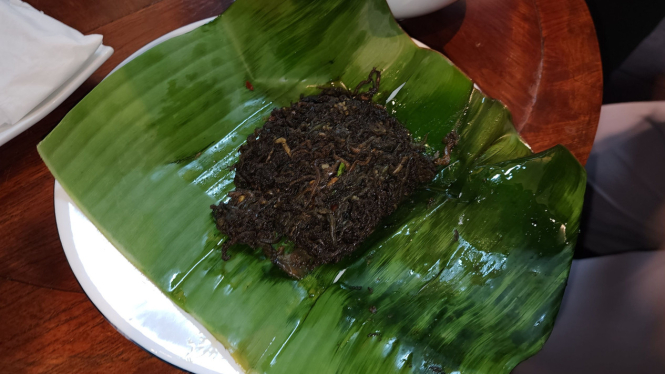 Olahan nyale atau cacing laut, makanan tradisional Lombok.