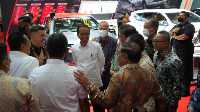 Presiden Joko Widodo visit ke Booth Mitsubishi Motors