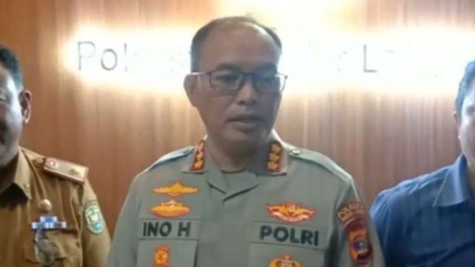 Kepala Polresta Bandarlampumg Kombes Pol Ino Harianto (tengah) saat dimintai keterangan di Bandarlampung, Senin, 20 Februari 2023.