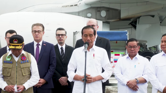 Presiden Jokowi saat melepas Bantuan untuk Korban Gempa Turki dan Suriah