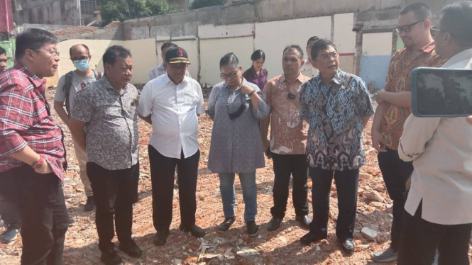 Elite PDIP meninjau Rumah Singgah Bung Karno di Padang yang dirobohkan.