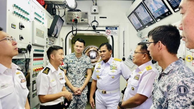 VIVA Militer: KSAL tinjau Fasilitas Latihan Penyelamatan Kapal Selam Singapura