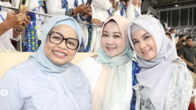 Fery Farhati, Atalia Praratya, Annisa Pohan kumpul bareng ibu-ibu pengajian