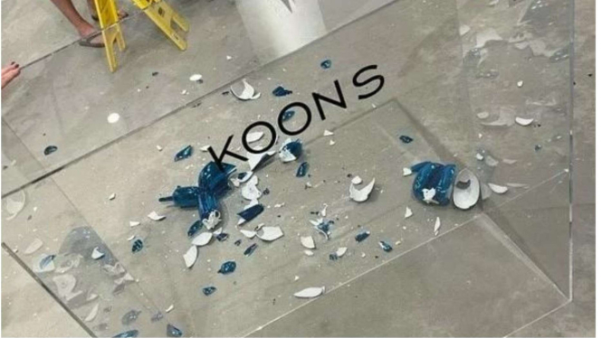 Baloon Dog dan seniman Jeff Koons
