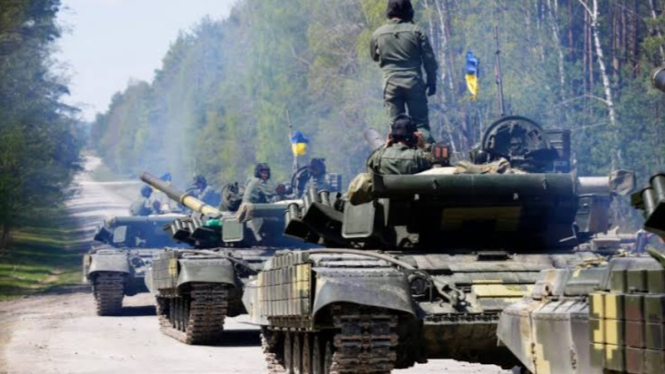 VIVA Militer: Konvoi tank Angkatan Bersenjata Ukraina di Luhansk