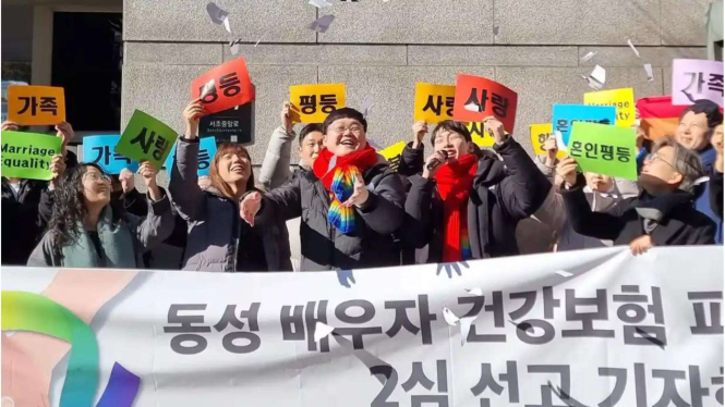 Para demonstran di luar pengadilan Korea Selatan