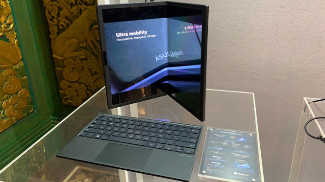 Laptop layar lipat Asus.