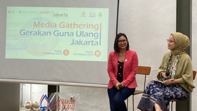 Direktur Eksekutif GIDKP Tiza Mafira dan  Indonesia Program Lead ZWLL Darina
