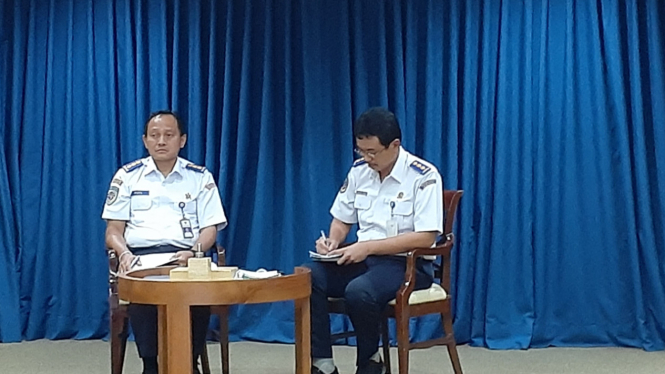 Direktur Angkutan Udara Kementerian Perhubungan, Putu Eka Cahyadi. (kiri)