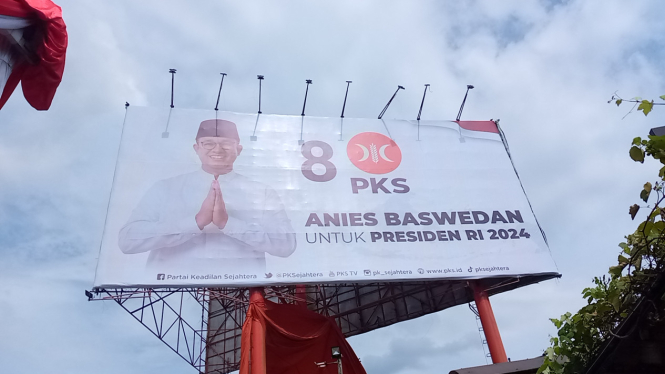 Baliho Raksasa Anies Baswedan Capres di DPP PKS