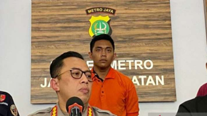 Tersangka pria berinisial MDS (20) yang menganiaya korban pria berinisial D (17) di kawasan Ulujami, Pesanggrahan, Jakarta, Rabu, 22 Februari 2023.