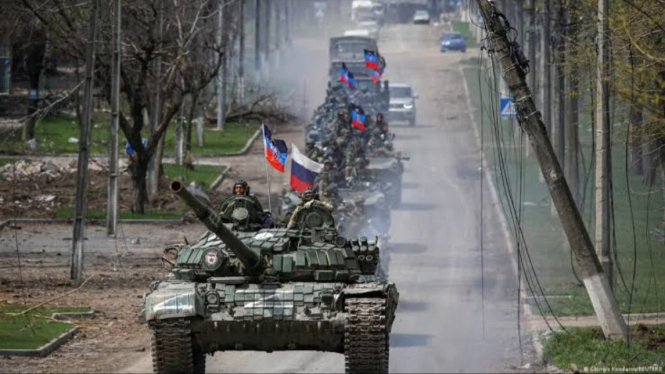 VIVA Militer: Konvoi tank Angkatan Bersenjata Federasi Rusia di Ukraina
