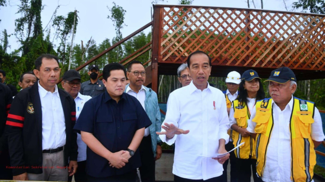 Presiden Joko Widodo, Erick Thohir dan menteri lainnya