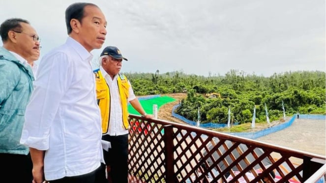 Presiden Jokowi meninjau Kawasan 1B, IKN, Kabupaten Penajam Paser Utara, Kaltim