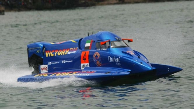 Peserta F1H2O saat melakukan sesi latihan di Danau Toba, Kabupaten Toba